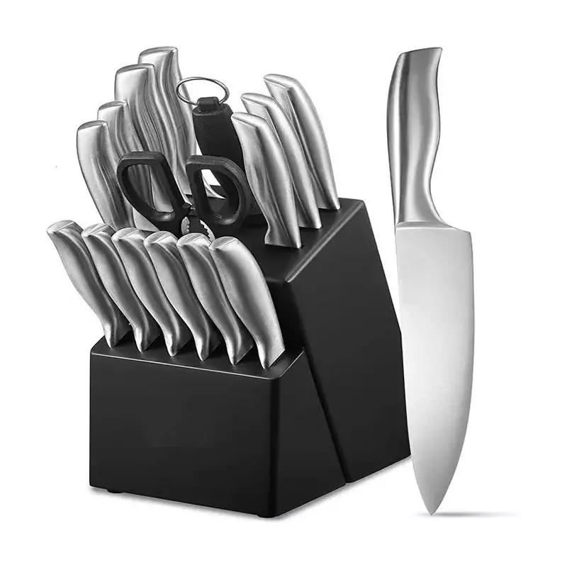 Kökskniv med handtag av metall
